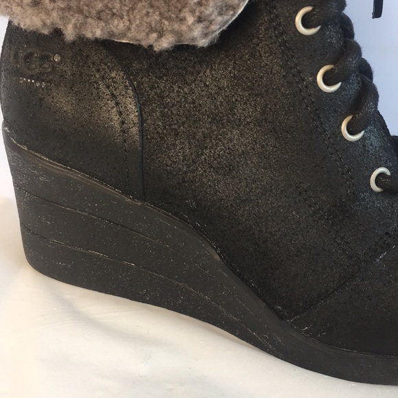 Ugg Zea Booties wedge lace up size 7 fur collar - Picture 4 of 8
